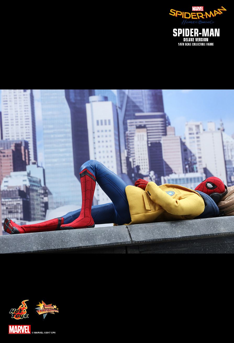 Spider-Man (Deluxe Version)  Sixth Scale Figure by Hot Toys